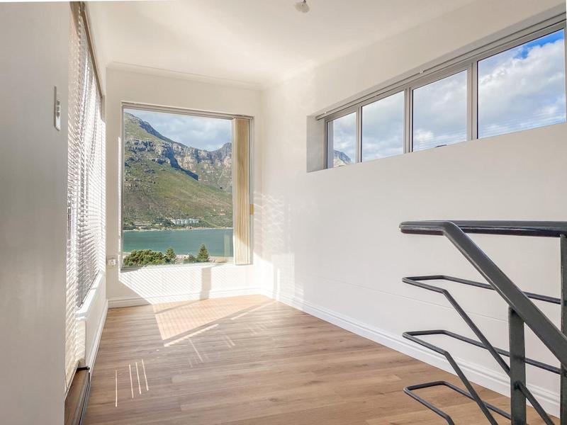 To Let 4 Bedroom Property for Rent in Hout Bay Western Cape